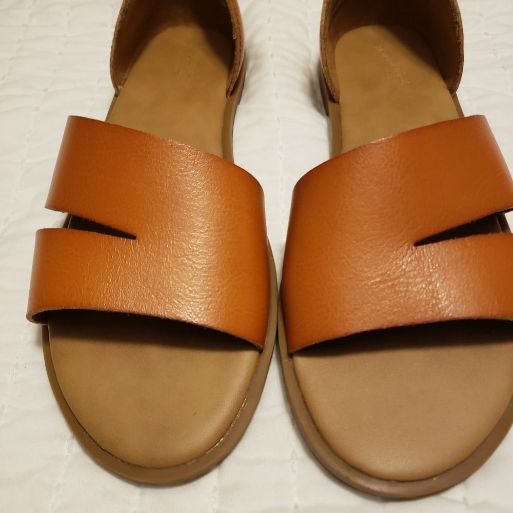 Universal Thread slip on brown sandalsSiz 7...never worn